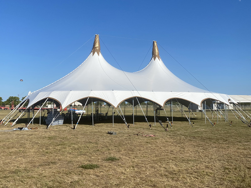 Location de chapiteau de Cirque Rouge et Jaune 30 Metres 700M2