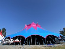 Chapiteau à louer rond bleu et fushia